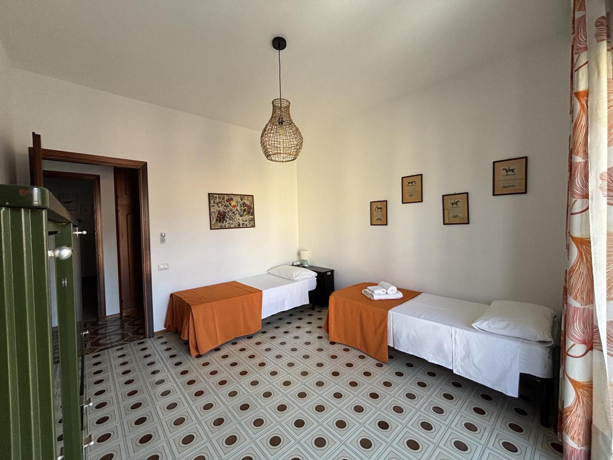 Archimede Lounge Apartment Чефалу Екстериор снимка